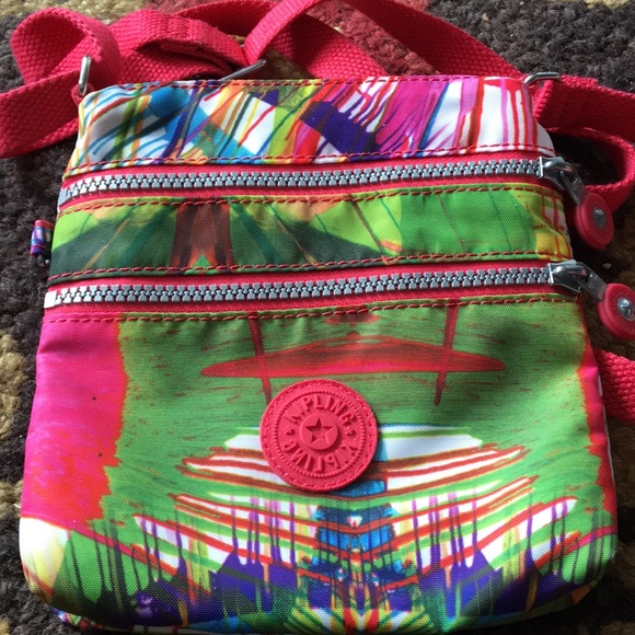 Kipling Handbags - Kipling bag like new and super bright and fun!